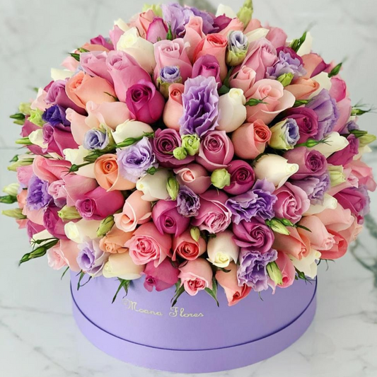 Domo premium Rosas moradas, caricias, blancas, lisianthus lila