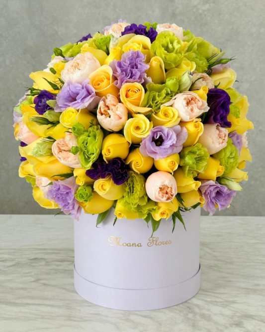 Domo rosas amarillas, lisianthus, rosas inglesas