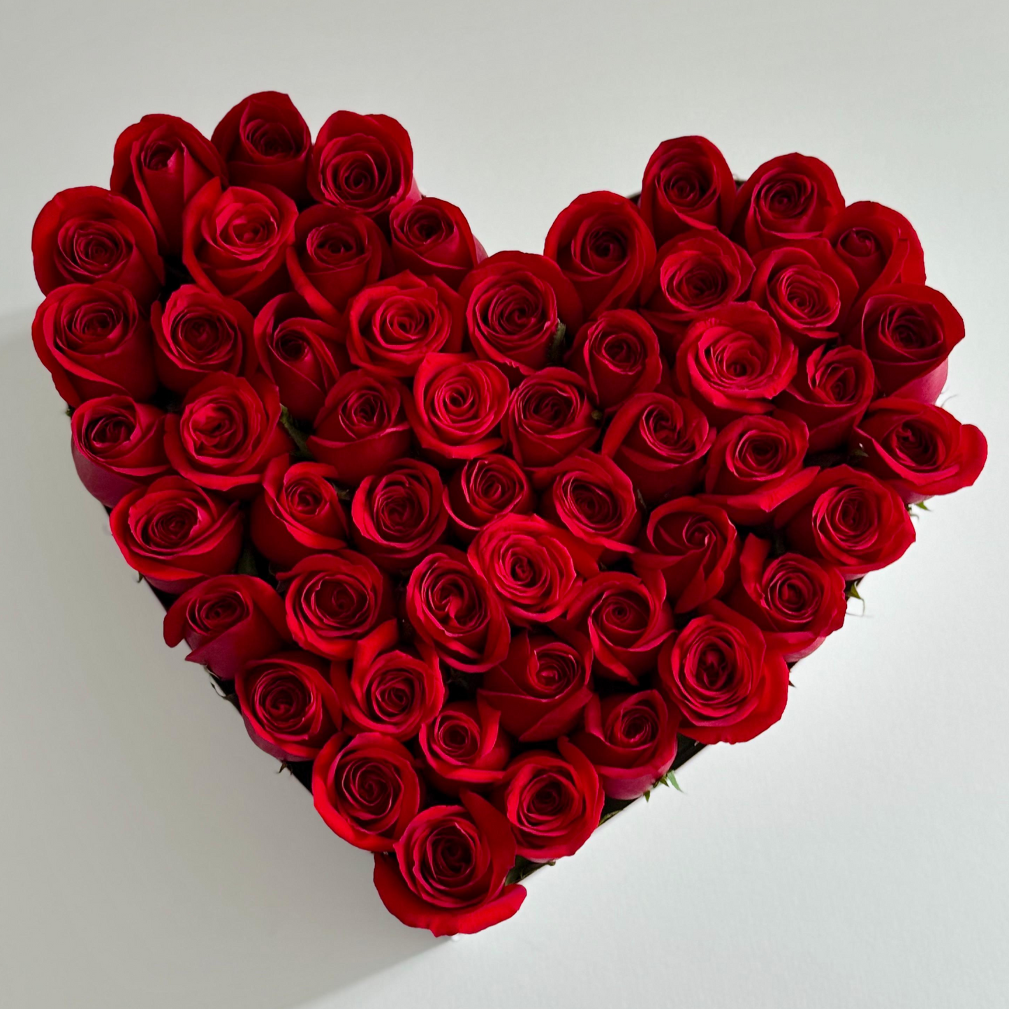 Rosas rojas en corazón regular