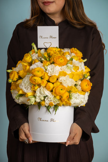 Domo Rosas amarillas y ranúnculos amarillos