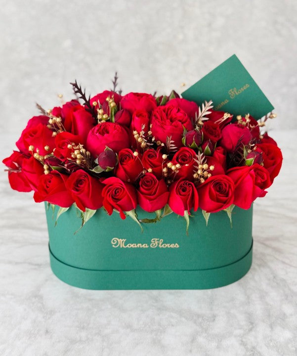 Rosas rojas y rosas inglesas.