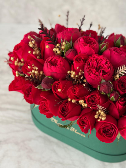 Rosas rojas y rosas inglesas.