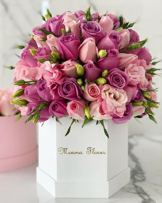 Domo rosas moradas, caricias lisianthus rosa